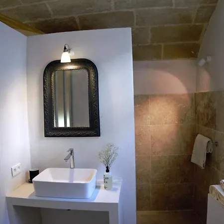 Les Canisses, Magnifique Avec Terrasse Au Coeur D'uzes Apartment