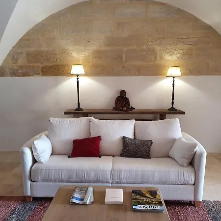 Apartment Les Canisses, Magnifique Avec Terrasse Au Coeur D'uzes